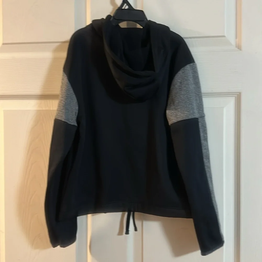 NIKE DRI-FIT BLACK/GRAY LOGO HOODIE: EXCELLENT CONDITION: SIZE MEDIUM